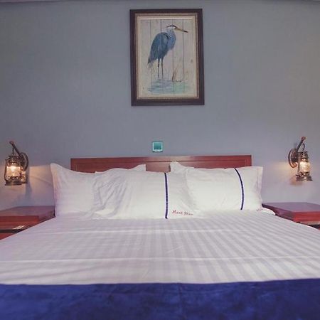 Mont Bleu Hotel Либревил Екстериор снимка