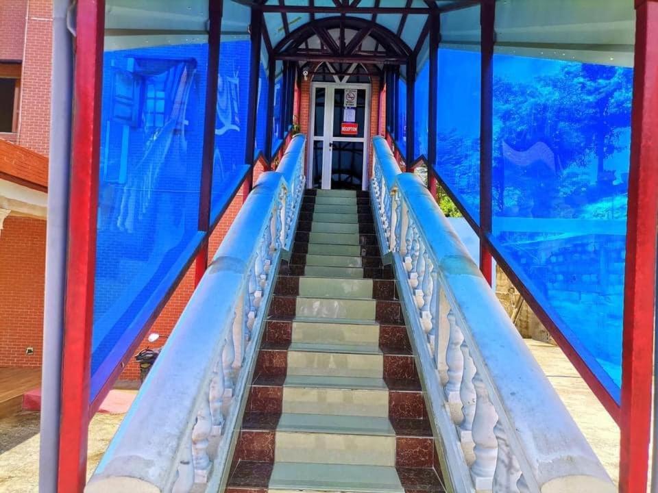Mont Bleu Hotel Либревил Екстериор снимка
