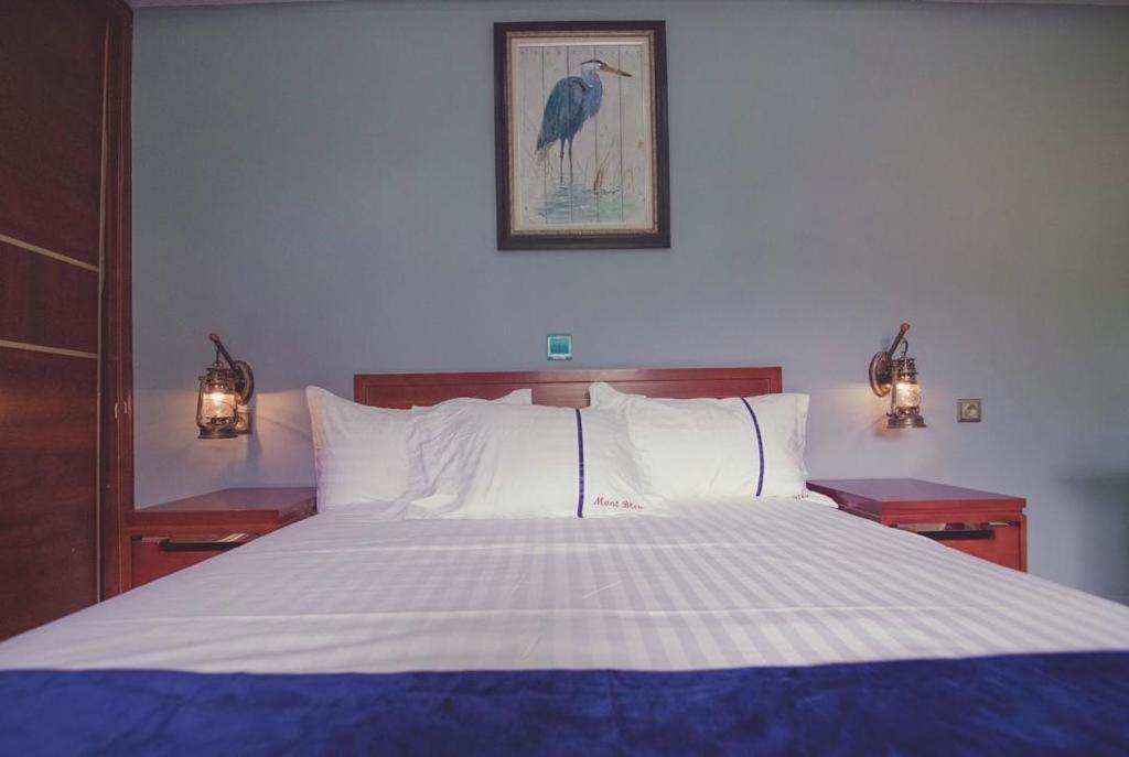 Mont Bleu Hotel Либревил Екстериор снимка