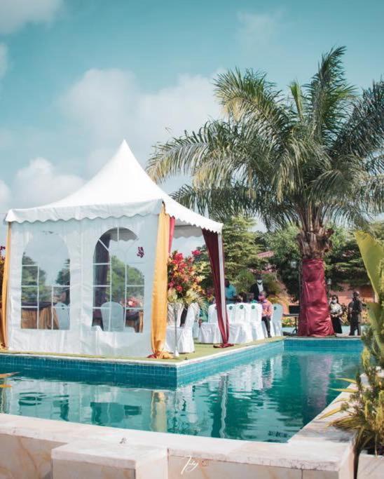 Mont Bleu Hotel Либревил Екстериор снимка