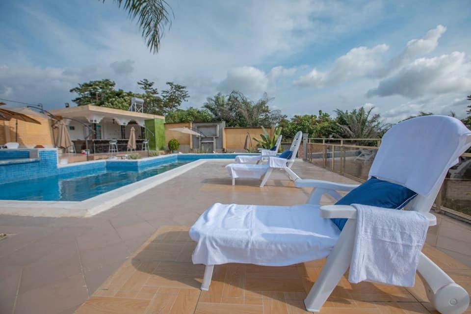 Mont Bleu Hotel Либревил Екстериор снимка